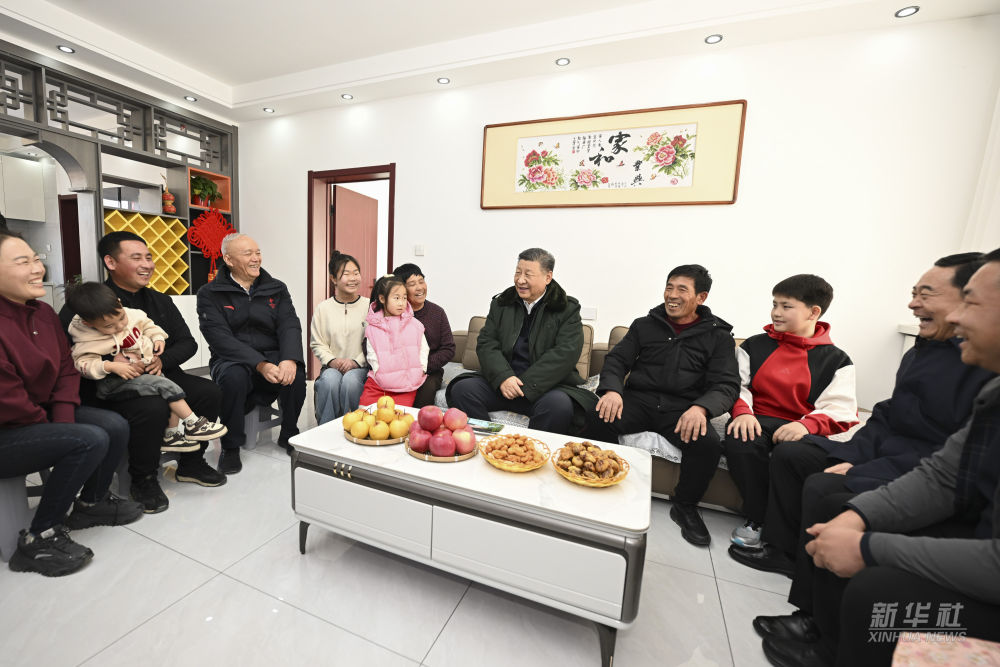 習近平在遼寧葫蘆島市看望慰問受災群眾