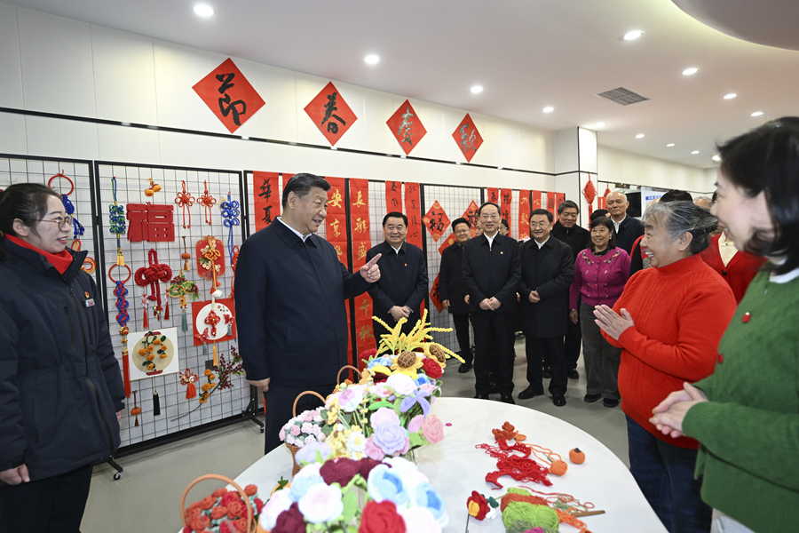 1月22日至24日，中共中央總書記、國家主席、中央軍委主席習近平冒着嚴寒來到遼寧，看望慰問基層幹部群眾。這是23日上午，習近平在瀋陽大東區長安街道長安小區社區黨群服務中心考察。