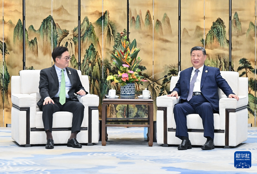 2月7日下午，國家主席習近平在哈爾濱太陽島賓館會見來華出席第九屆亞洲冬季運動會開幕式的南韓國會議長禹元植。