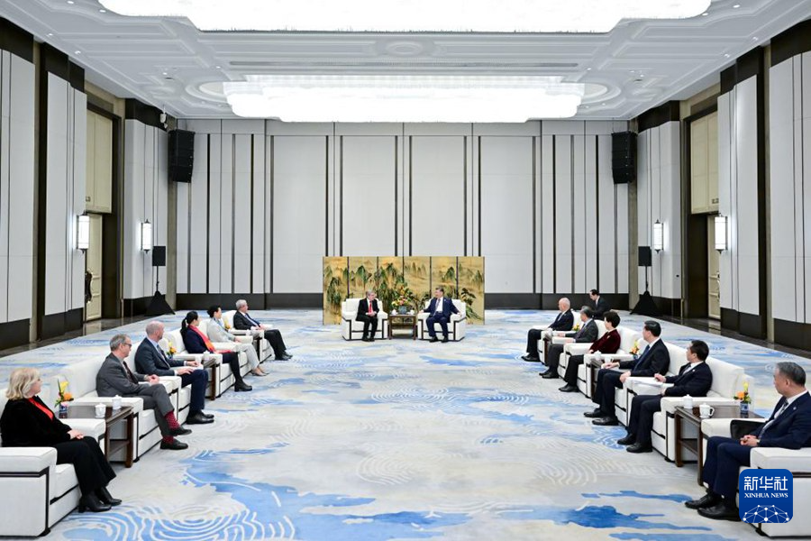 2月7日下午，國家主席習近平在哈爾濱會見來華出席第九屆亞洲冬季運動會開幕式的國際奧林匹克委員會主席巴赫。