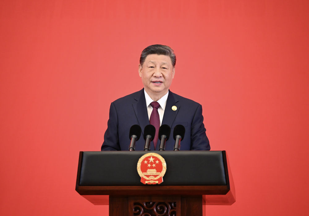 2月7日中午，國家主席習近平和夫人彭麗媛在黑龍江省哈爾濱市太陽島賓館舉行宴會，歡迎來華出席哈爾濱第九屆亞洲冬季運動會開幕式的國際貴賓。這是習近平發表致辭。