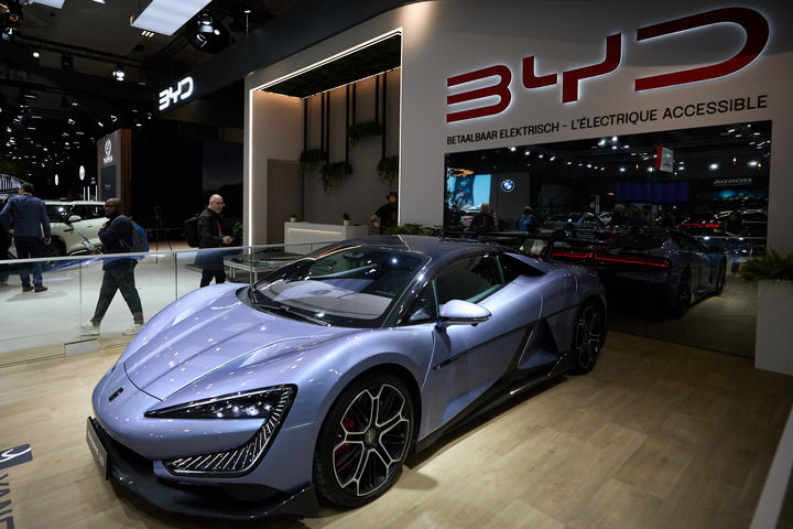 這是在比利時布魯塞爾舉辦的2025布魯塞爾車展上拍攝的比亞迪汽車（2025年1月10日攝）。