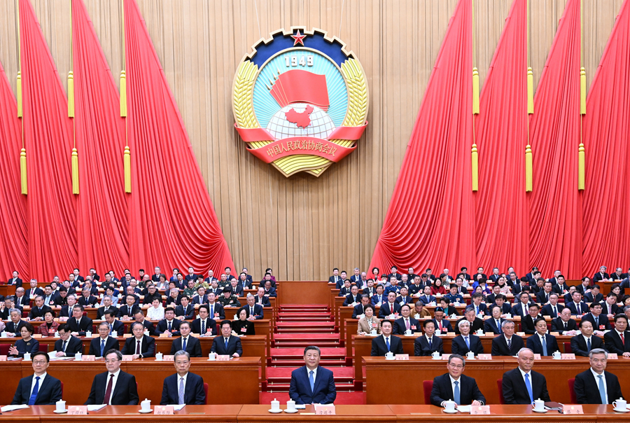 3月4日下午，中國人民政治協商會議第十四屆全國委員會第三次會議在北京人民大會堂開幕。這是習近平、李強、趙樂際、蔡奇、丁薛祥、李希、韓正在主席臺就座。