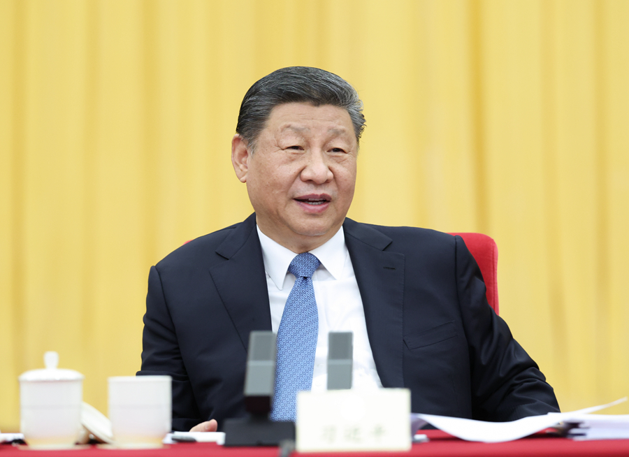 3月6日下午，中共中央總書記、國家主席、中央軍委主席習近平看望參加全國政協十四屆三次會議的民盟、民進、教育界委員，並參加聯組會，聽取意見和建議。
