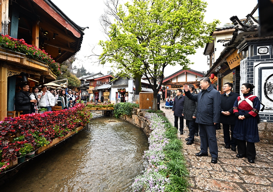 3月19日至20日，中共中央總書記、國家主席、中央軍委主席習近平在雲南考察。這是19日下午，習近平在麗江古城考察時，與居民、游客互動交流