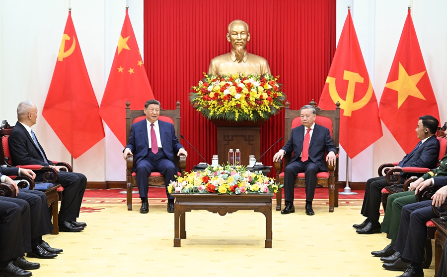 4月14日下午，中共中央總書記、國家主席習近平在越共中央駐地同越共中央總書記蘇林舉行會談。這是會談前，蘇林邀請習近平進行小範圍茶敘。