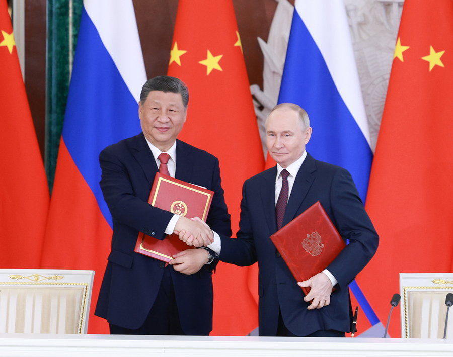 當地時間5月8日上午，俄羅斯總統普京同中國國家主席習近平在莫斯科克里姆林宮舉行會談。會談後，兩國元首共同簽署《中華人民共和國和俄羅斯聯邦在紀念中國人民抗日戰爭、蘇聯偉大衛國戰爭勝利和聯合國成立80周年之際關於進一步深化中俄新時代全面戰略協作夥伴關係的聯合聲明》。