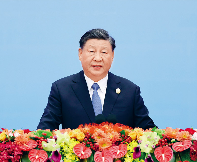 2023年10月18日上午，國家主席習近平在北京人民大會堂出席第三屆“一帶一路”國際合作高峰論壇開幕式併發表題為《建設開放包容、互聯互通、共同發展的世界》的主旨演講。