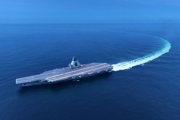 2024年5月7日，我國第一艘國産電磁彈射航空母艦福建艦在首航試驗中（無人機照片）。