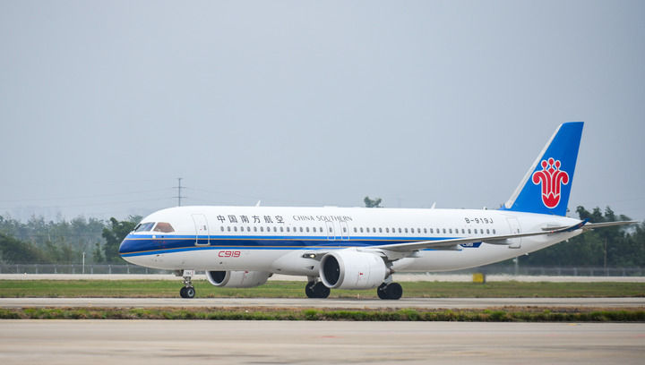 2024年12月11日，由C919執飛的中國南航CZ6786航班在海口美蘭國際機場降落，國産大飛機C919在海南的商業飛行“首秀”順利完成。