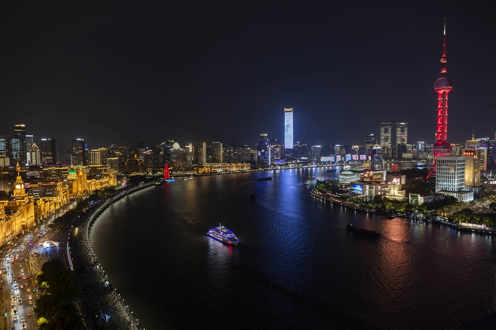 上海陸家嘴、外灘、北外灘夜景（2025年4月30日攝）。