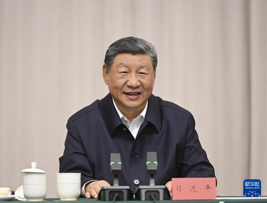 8月20日下午，率中央代表團出席西藏自治區成立60周年慶祝活動的中共中央總書記、國家主席、中央軍委主席習近平在拉薩聽取西藏自治區黨委和政府工作彙報，發表了重要講話。