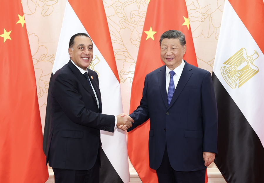 8月30日下午，國家主席習近平在天津迎賓館會見來華出席2025年上海合作組織峰會的埃及總理馬德布利。