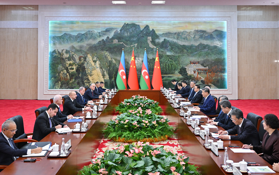 8月31日上午，國家主席習近平在天津迎賓館會見來華出席2025年上海合作組織峰會和紀念中國人民抗日戰爭暨世界反法西斯戰爭勝利80週年活動的亞塞拜然總統阿利耶夫。