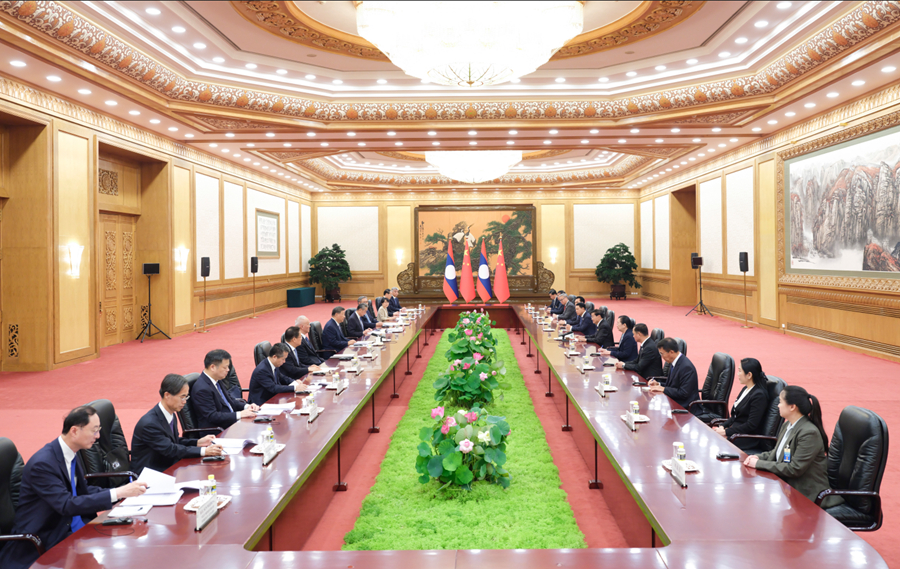 9月4日上午，中共中央總書記、國家主席習近平在北京人民大會堂會見來華出席2025年上海合作組織峰會和紀念中國人民抗日戰爭暨世界反法西斯戰爭勝利80周年活動並進行工作訪問的寮國人民革命黨中央總書記、國家主席通倫。