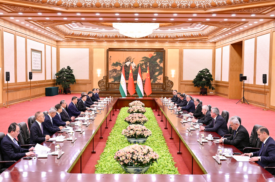 5月12日下午，國家主席習近平在北京人民大會堂同來華進行國事訪問的塔吉克總統拉赫蒙舉行會談。