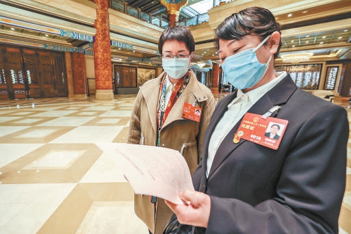 3月3日，出席十四屆全國人大一次會議的北京代表團代表陸續來到北京會議中心駐地報到。