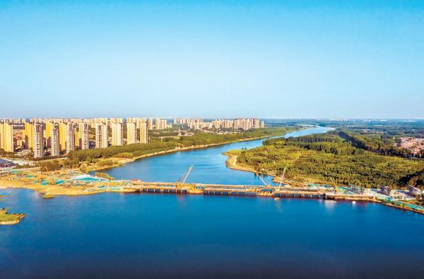 連接京冀的廠通路潮白河大橋正在建設中。
