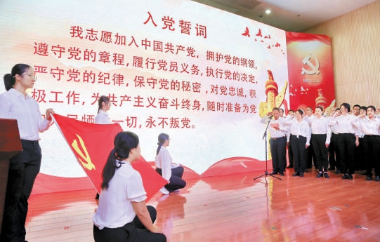 豐台區雲崗街道黨工委近日開展“堅持黨建引領，弘揚航太精神 深化央地合作，攜手共建雲崗”主題活動，慶祝中國共産黨成立102周年。
