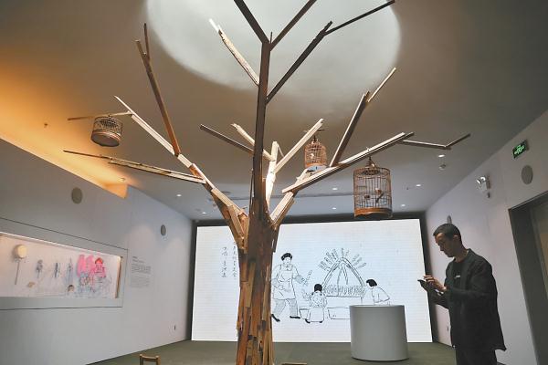 在聲音藝術博物館內，游客正在聆聽老北京叫賣聲。
