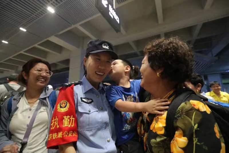 轉運24小時——北京鐵路民警轉運滯留旅客工作紀實