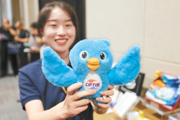 2023年服貿會將於9月2日至6日在國家會議中心和首鋼園區舉辦，服貿會吉祥物“福燕”將再次亮相。