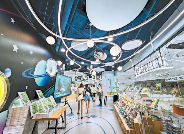 京西大悅城“米萊知識宇宙”受到青少年歡迎。