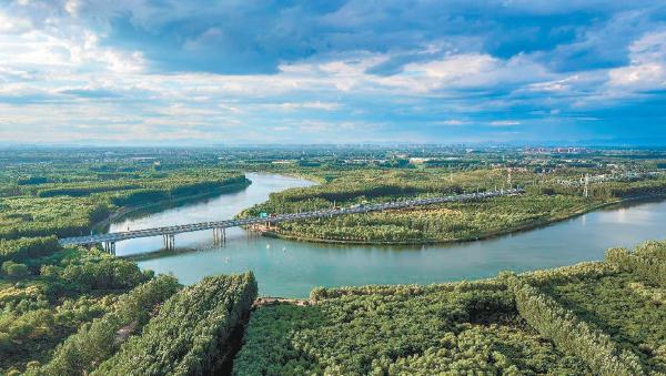 北運河流過西集鎮，劃出了一道迷人的水灣。