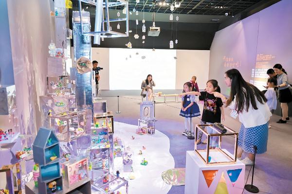 在中華世紀壇藝術館的“童思築夢——兒童設計美育新時代”北京國際兒童設計創新體驗展上，可以看到很多孩子的奇思妙想。