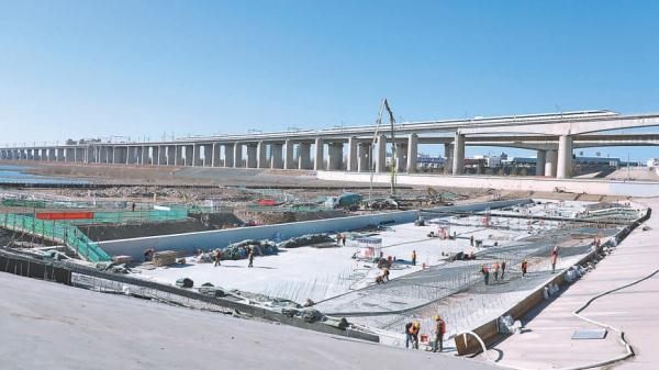 3月1日，大寧調蓄水庫水毀修復工程施工現場，庫尾新建消力池主體已基本完成。