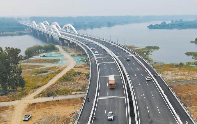 9月29日，通車後的廠通路潮白河特大橋。