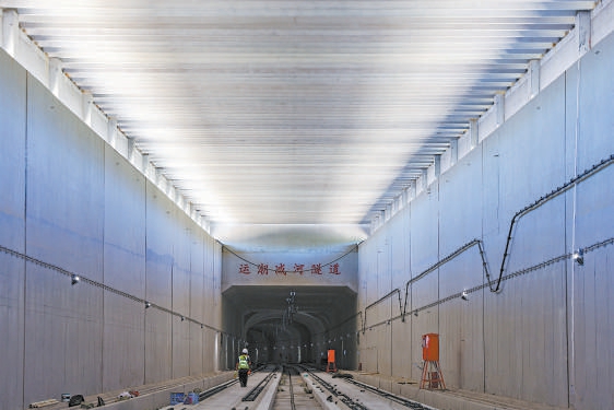 京唐城際鐵路北京地下段以隧道形式下穿通胡路、路縣故城遺址、運潮減河，上跨城際聯絡線後出地面。