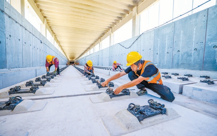 無砟軌道施工是鐵路建設中的關鍵環節，其品質直接影響列車運作穩定性、安全性以及旅客乘坐舒適度。