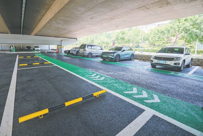 蓮芳橋橋下空間完成改造，共增設4處社會停車場。