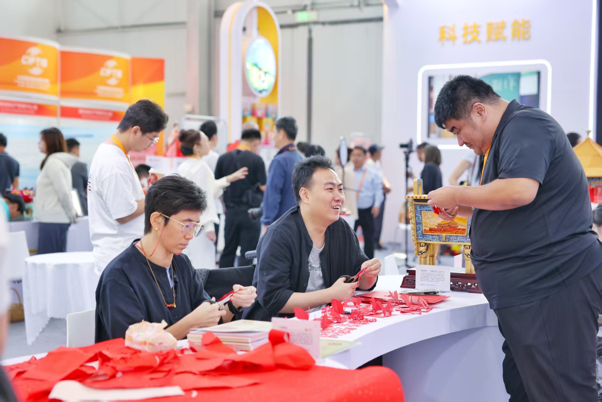 優秀助殘項目亮相服貿會 無障礙美粧産品方便殘障人群使用