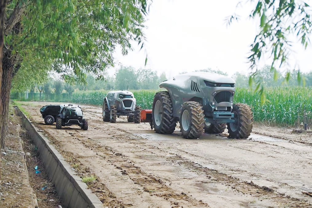伏羲農場的智慧農機設備。