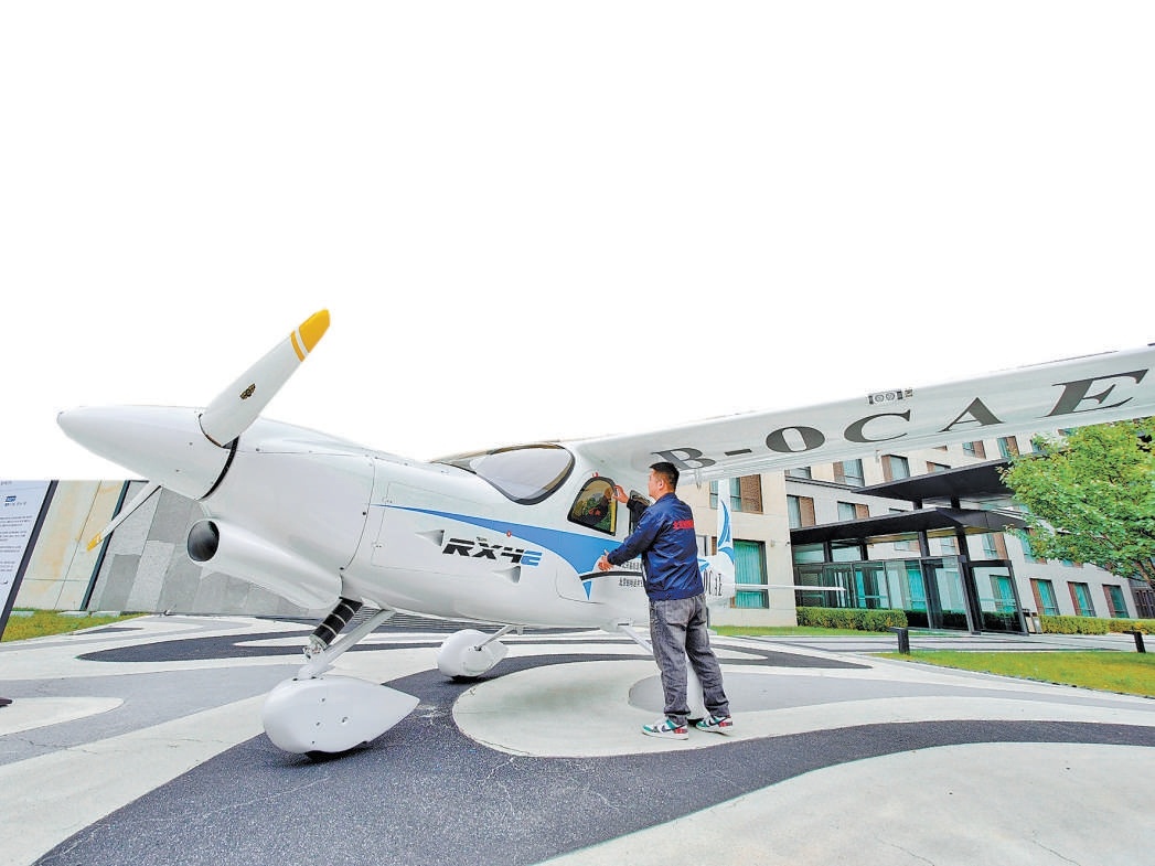 近日，第五屆八達嶺低空安全發展大會上展出了RX4E四座電動飛機。