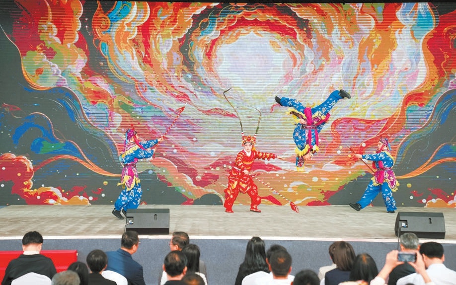 9月29日，第九屆中國戲曲文化周在北京園博園開幕。圖為北京京劇院帶來的開場節目《錦繡梨園謳盛世》。