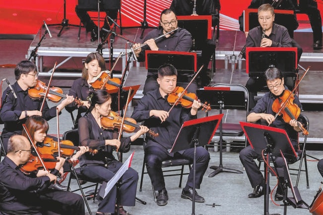 10月2日下午，“書林樂韻·禮讚祖國”國慶主題交響音樂會在北京城市圖書館智和廳奏響。