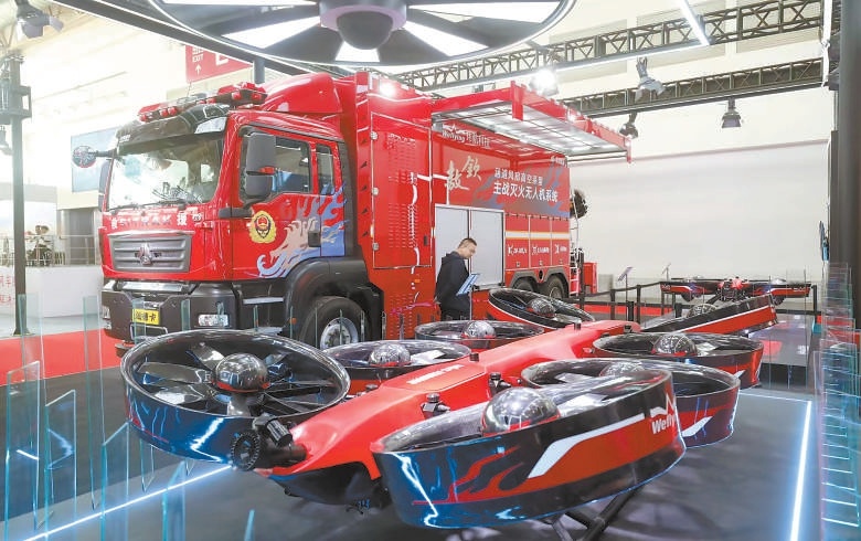 圖為全球首套涵道風扇高空係留滅火無人機系統。