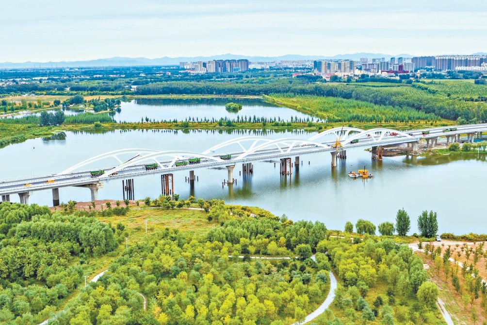建設時期的廠通路潮白河大橋（資料圖）。