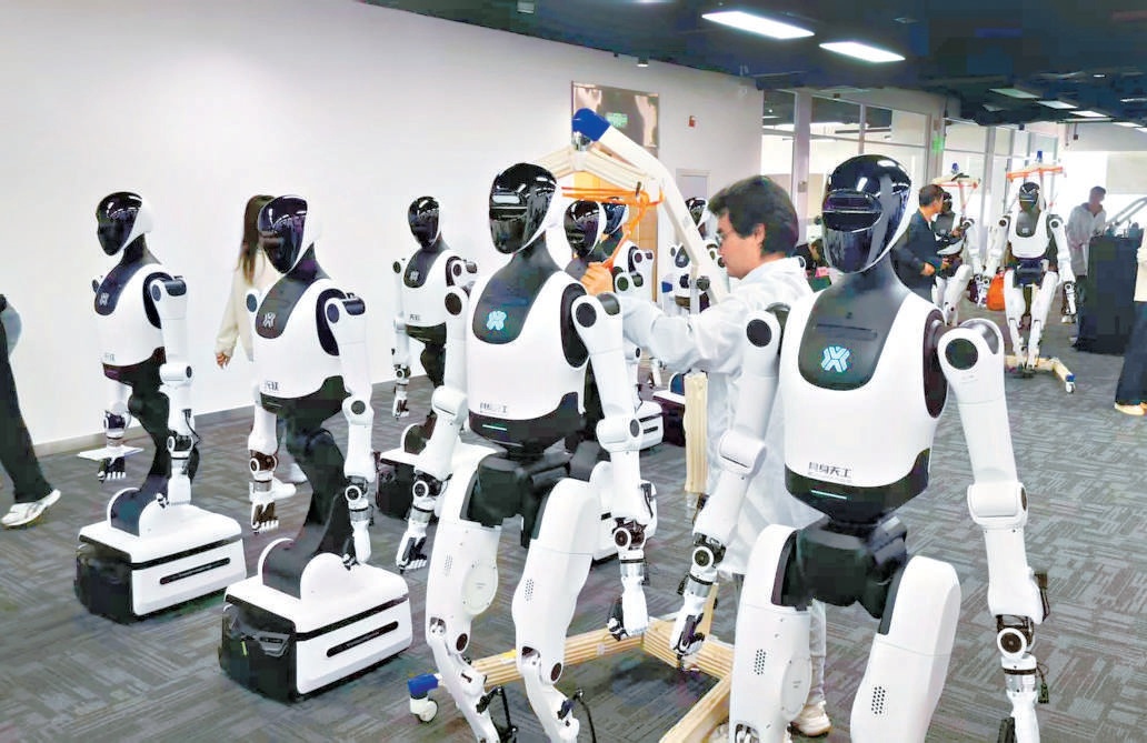 昨天，北京首個人形機器人中試驗證平臺正式啟動運作，並已成功生産下線1000台人形機器人。