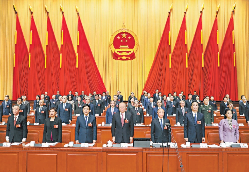 1月29日，市十六屆人大四次會議勝利閉幕。圖為閉幕式主席臺。