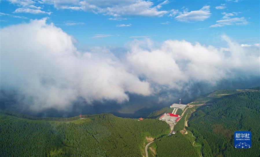 位於寧夏固原市隆德縣境內的六盤山紅軍長征紀念亭（2018年8月29日攝，無人機照片）。