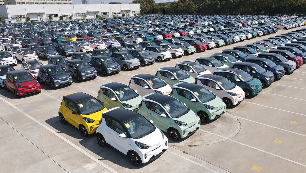 2022年10月12日在位於蕪湖市的奇瑞汽車股份有限公司新能源一期工廠拍攝的等待交付的新能源汽車（無人機照片）。