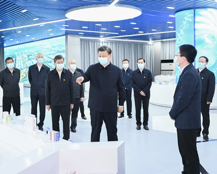 5月11日至12日，中共中央總書記、國家主席、中央軍委主席習近平在河北考察，並主持召開深入推進京津冀協同發展座談會。這是12日上午，習近平在石家莊市國際生物醫藥園規劃展館考察。