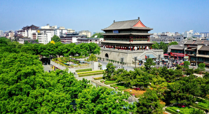 西安鼓樓（4月25日攝，無人機照片）。