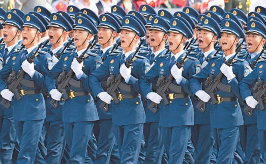 空軍方隊受閱隊員全部參加過高空跳傘。