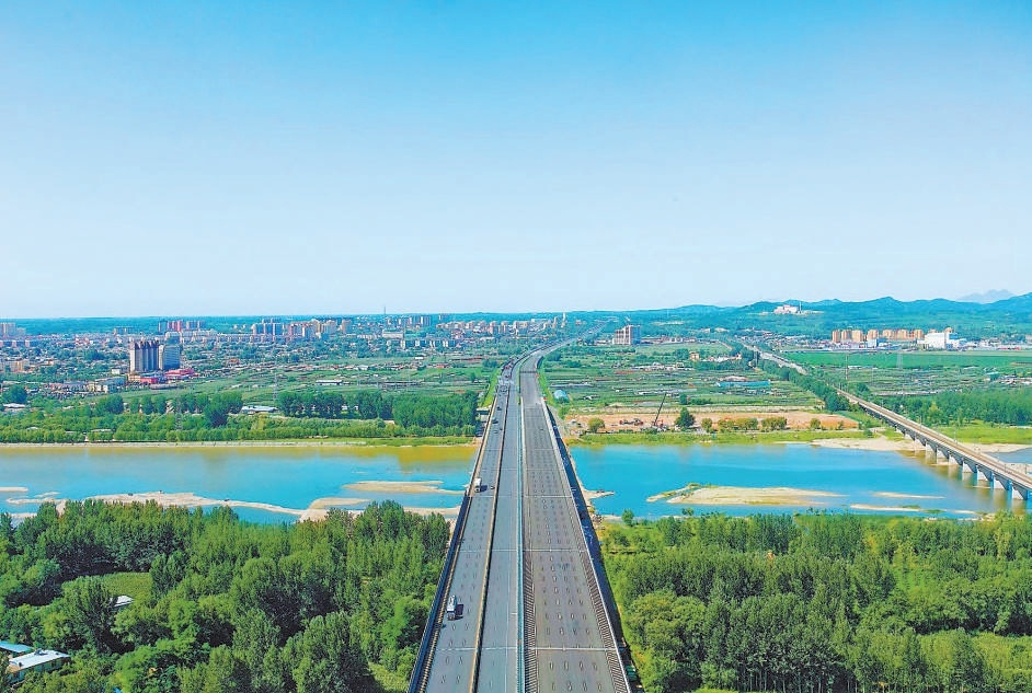 中鐵十九局承建的京哈高速公路六股河特大橋。
