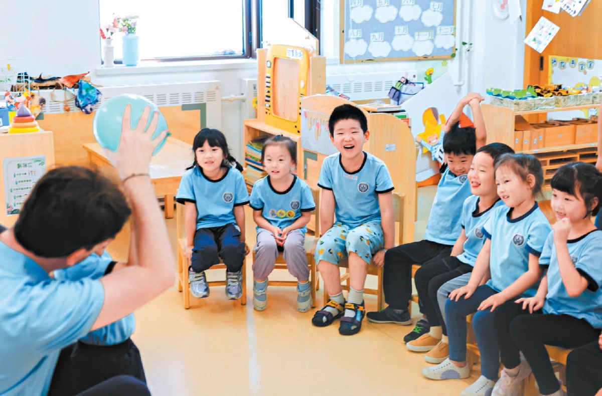 金融街惠澤幼兒園（月壇園）舉辦主題為“科技‘童’行，築夢未來”開學典禮，將科技與英語教育深度融合，為孩子們開啟了一扇通往無限想像與探索的新學期大門。